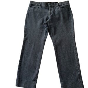 Banana Republic women’s Capri trousers in navy, straight leg, mid rise size 6P.